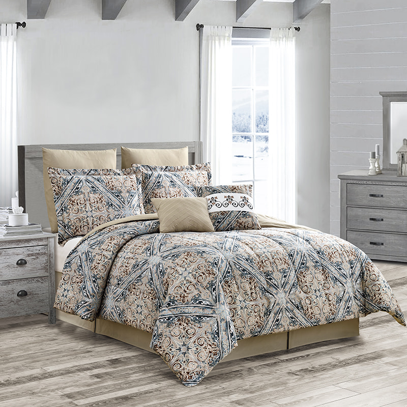 Exquisite Patterned Comforter Set