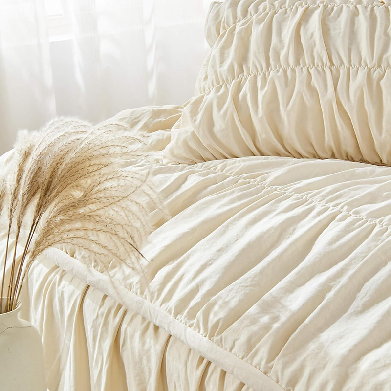 3PC Set of Solid Color Pleated Comforter with Artistic Atmosphere