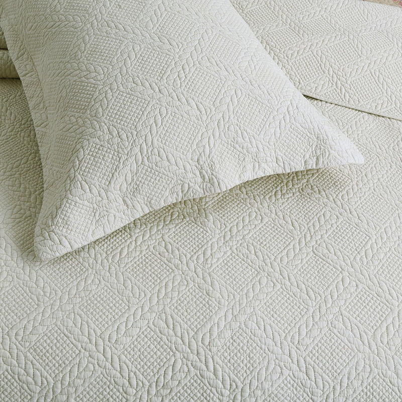 3PC Embroidery Quilt Set