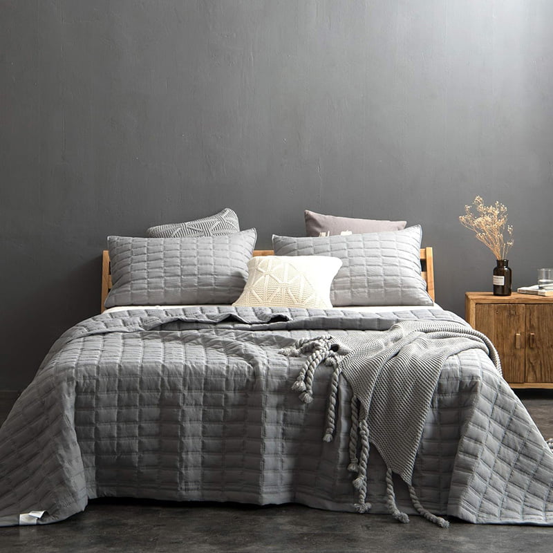 Checkered Triple Quilted Quilt Set