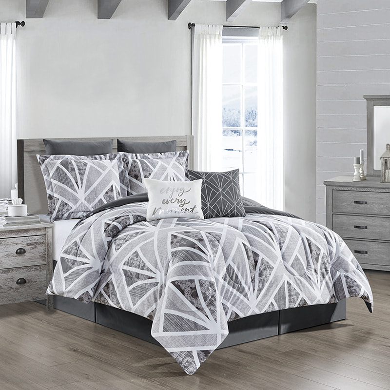 Exquisite Patterned Comforter Set