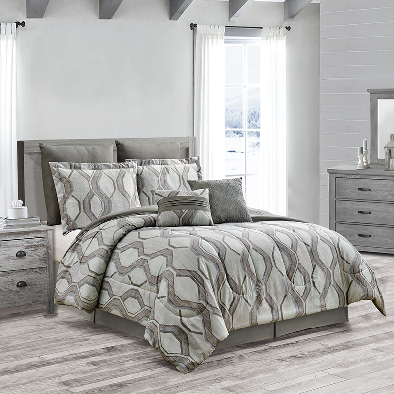 Exquisite Patterned Comforter Set