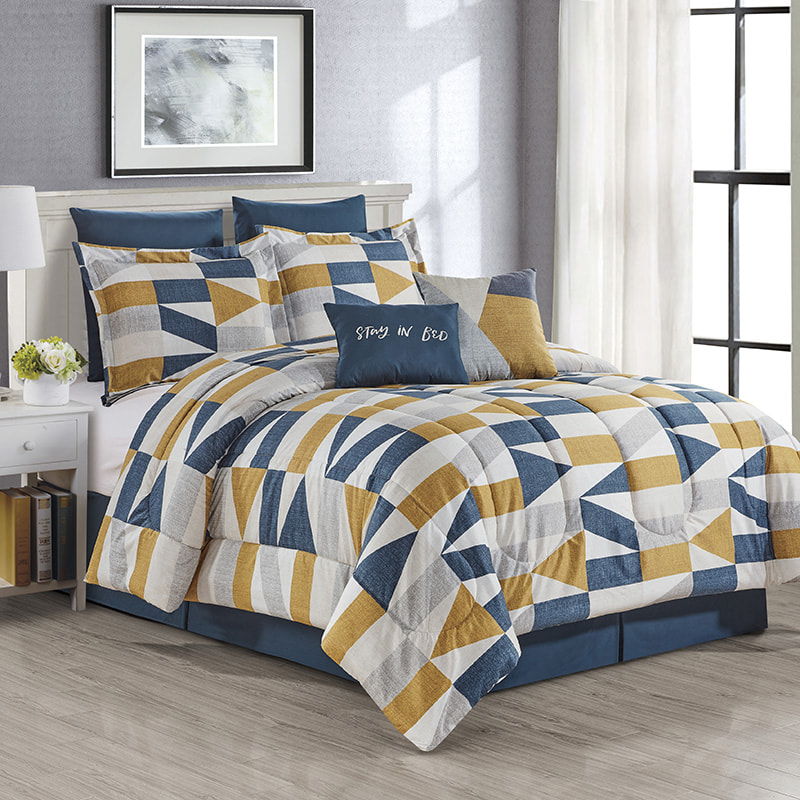 Exquisite Patterned Comforter Set