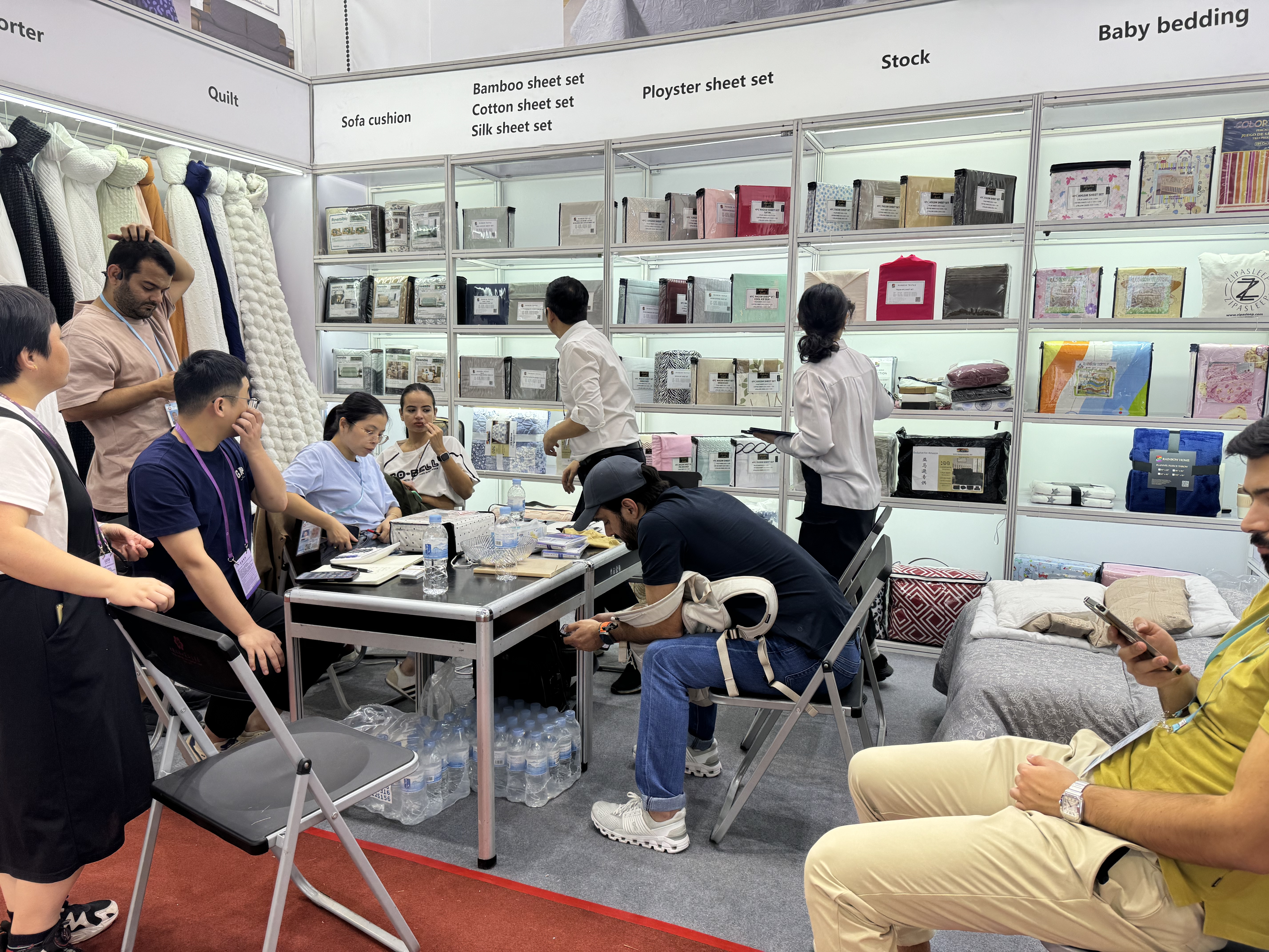 Yancheng Rainbow Textile Co., Ltd. participated in the 136th Canton Fair Home Textiles Exhibition from October 31 to November 3, 2024